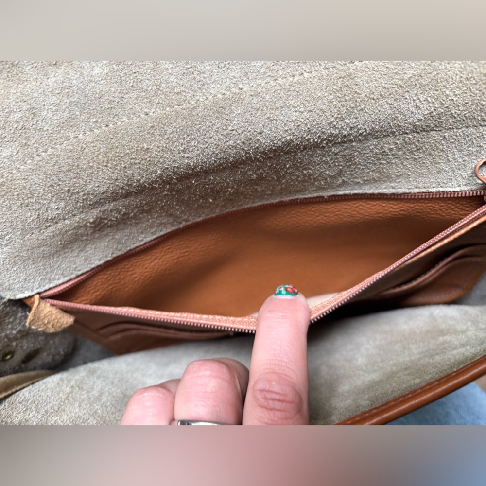 Vintage Leather Cream and Tan Dooney & Bourke Crossbody Bag - Picture 12 of 16